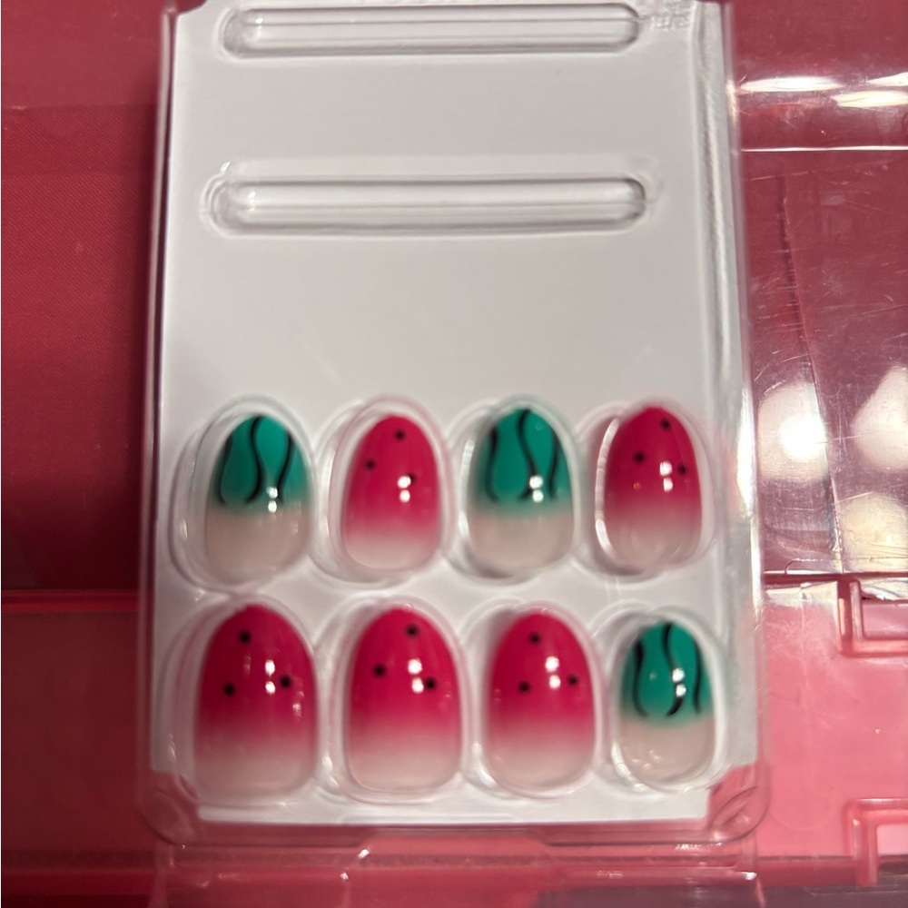KISS WATERMELON NAILS